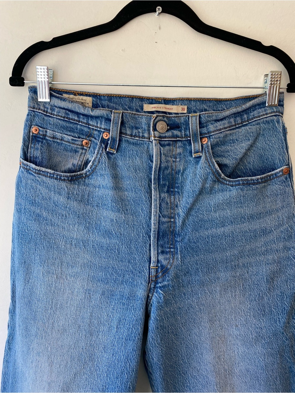 Levi's Ribcage Straight Leg Full Length Jeans in Medium Blue Wash Size 30/30 - Picture 4 of 6
